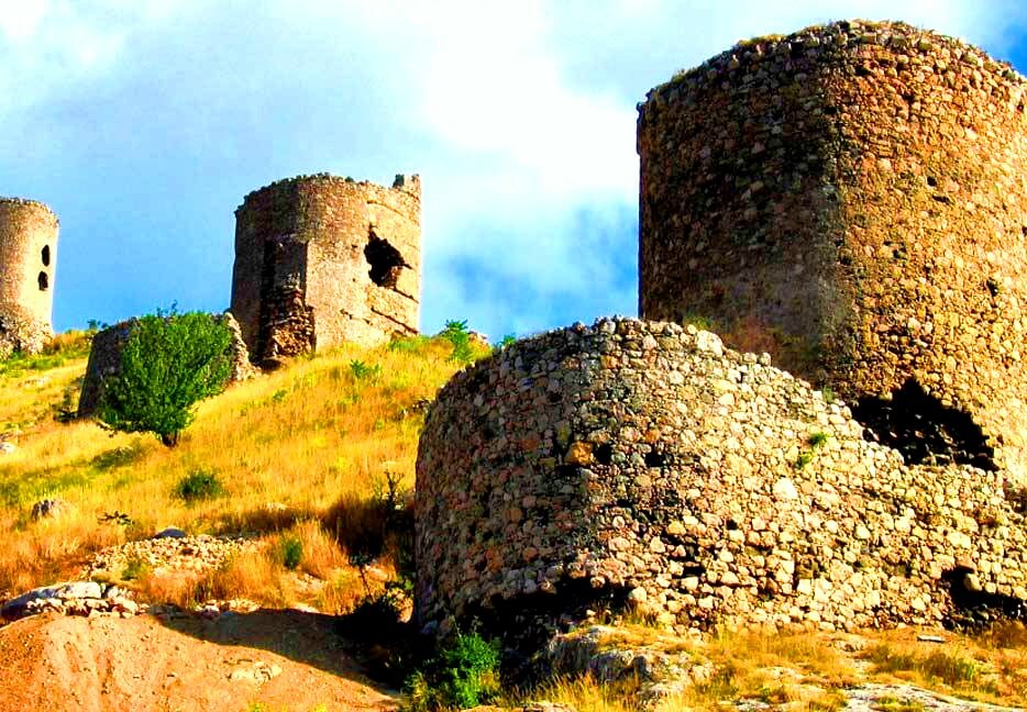 Генуэзская крепость Чембало Балаклава Крым Ямболи
