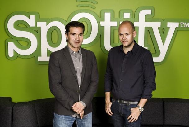 На фото — основатели компании Spotify Мартин Лоренцсон (слева) и Дениэл Эк (справа).