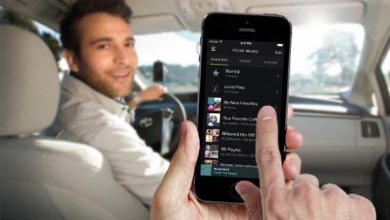 Uber и Spotify объединились, чтобы сделать плейлисты Spotify доступными в поездках Uber. 