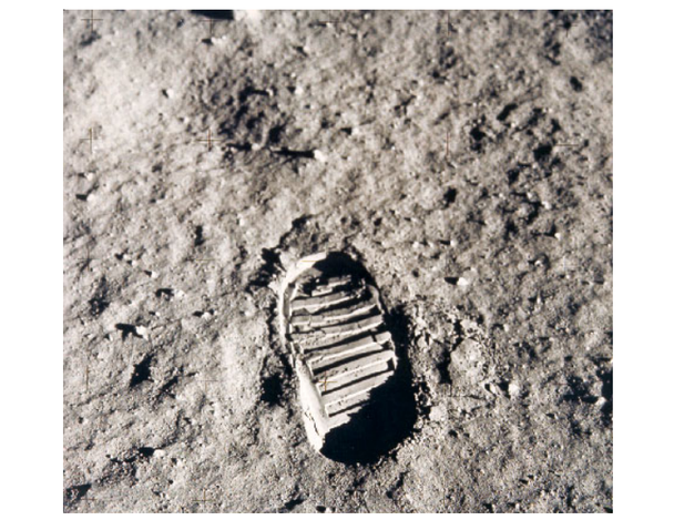 Реголит на поверхности Луны — одно из ископаемых, в добыче которого заинтересовано НАСА.