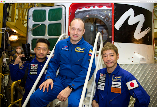 Члены корабля «Союз МС-20» — российский астронавт и японские туристы.