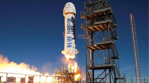 Ракеты New Shepard компании Blue Origin в момент запуска. 